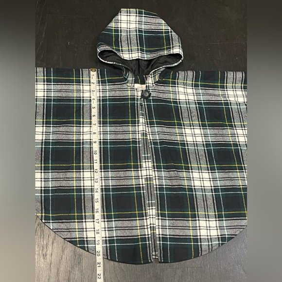 O'Neil of Dublin Girl Child Cape Small Wool Blend Green Tartan Plaid - Picture 4 of 4